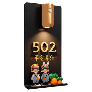 高级感轻奢一家三口入户门牌号