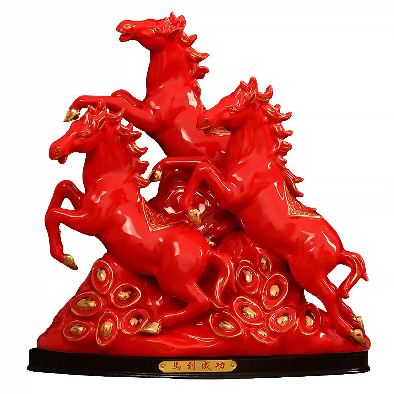 红色三马陶瓷招财马摆件
