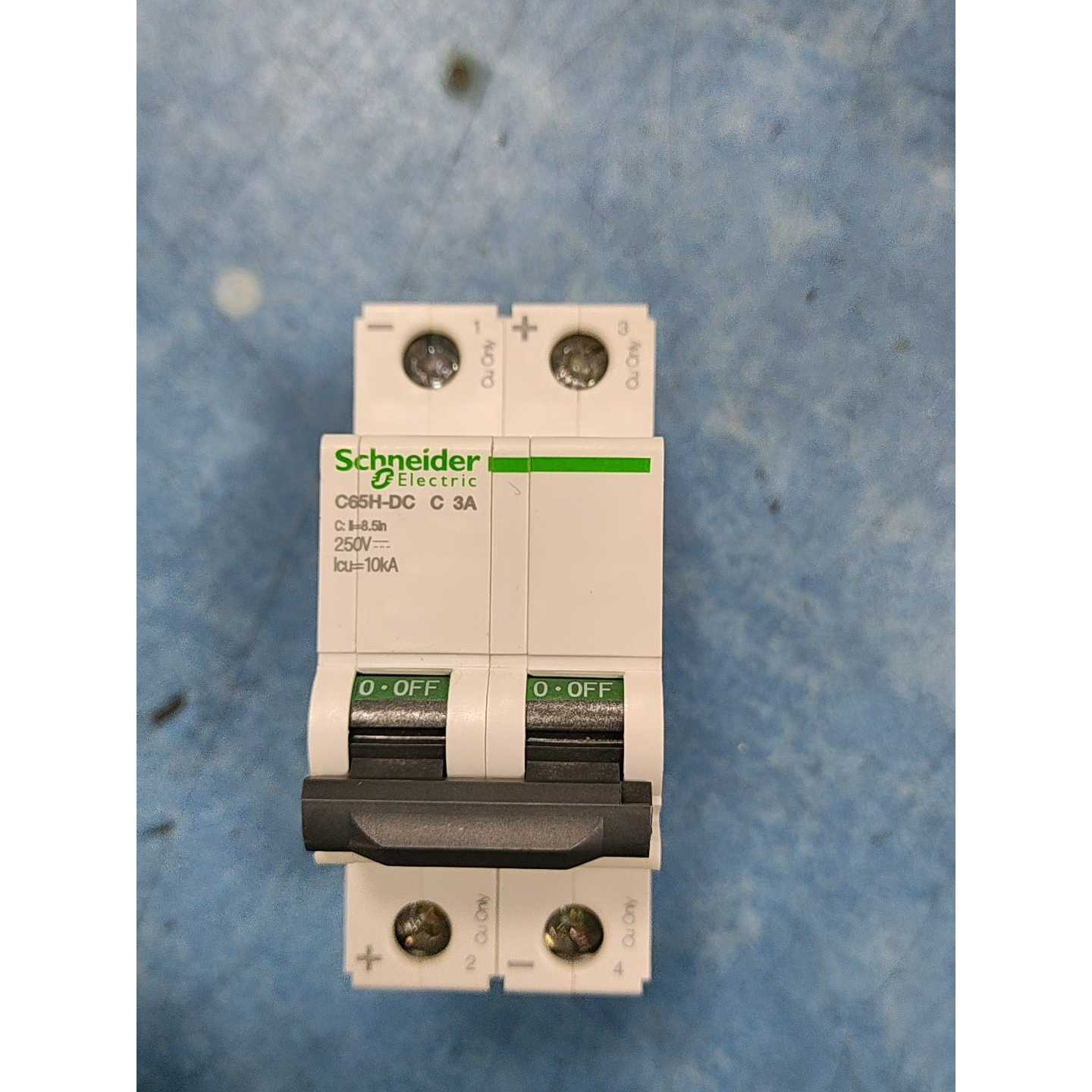 议价全新施耐德直流断路器A9N22072维修