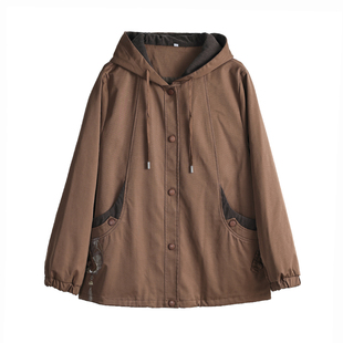 中老年妈妈外套女款胖人风衣特大码时尚阔太太60岁上档次奶奶春装