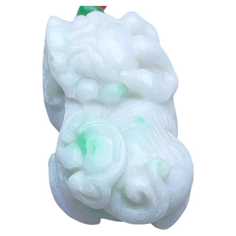 天然翡翠霸王貔貅吊坠乳白飘阳绿