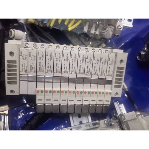 电磁阀组VQ1A01N-51，型号齐全，24V供电，带—议价