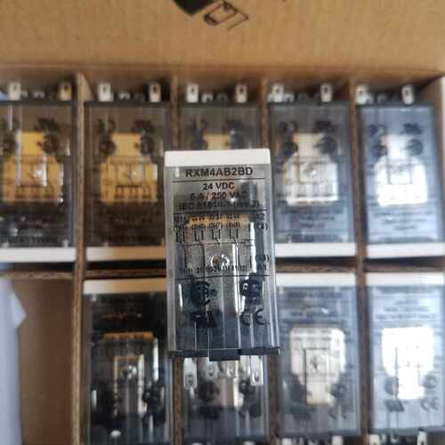 议价原装施耐德插拔式继电器 RXM4AB2BD 24VDC 只有