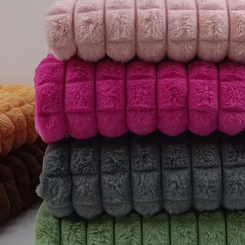 现货650克兔毛抽条剪方格镂空方格抱枕箱包提花剪沟面料