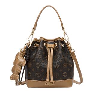 星期六水桶包包女式2026新款高级感单肩斜挎包复古印花通勤手提包