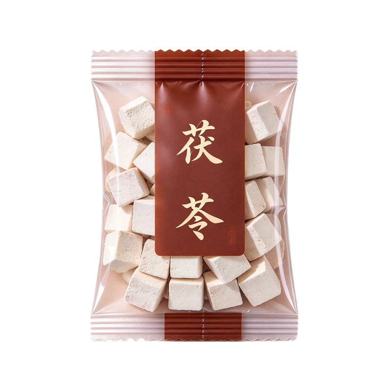 云南老树白茯苓中心切丁手工采挖