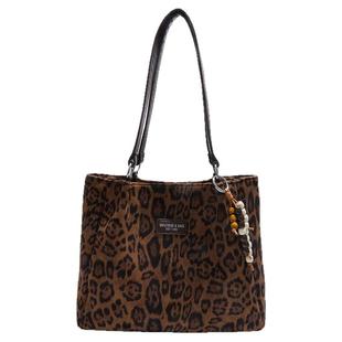 休闲通勤大容量包包2025新款流行豹纹女士单肩包复古麂皮绒托特包