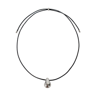 DOUDOUSTORE保色极简冷淡风金属光面水滴黑皮绳项链秋季毛衣链女