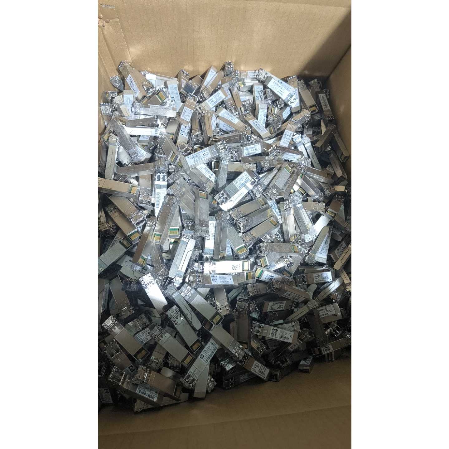 大量光模块,菲尼萨、博科、惠普等品牌都有,数量很多,适合