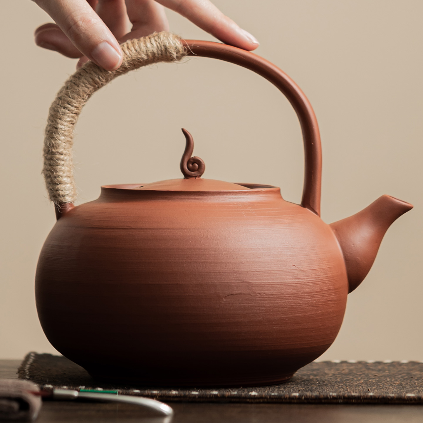 1.2L大容量原矿红泥提梁壶跳盖烧水壶可明火黑晶炉煮茶器砂铫壶