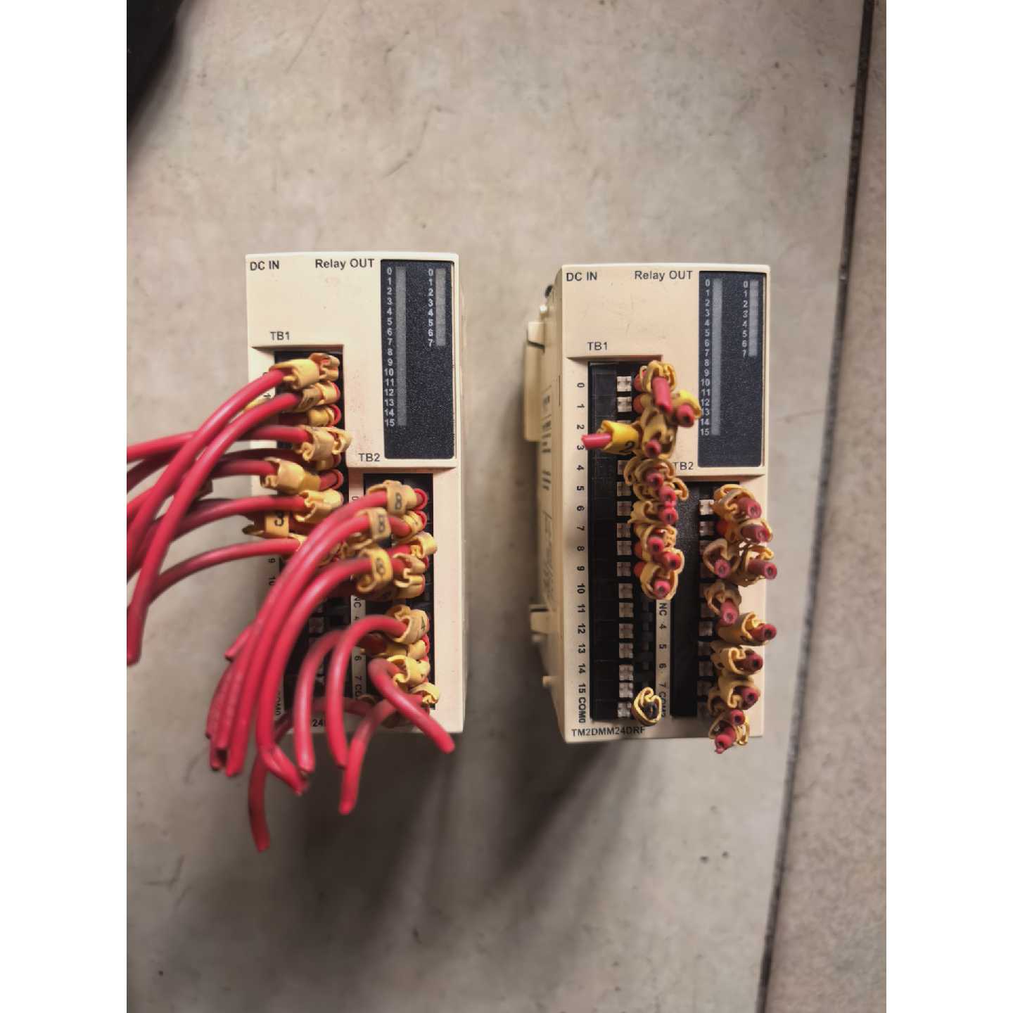议价PLC模块TM2DMM24DRF维修图片
