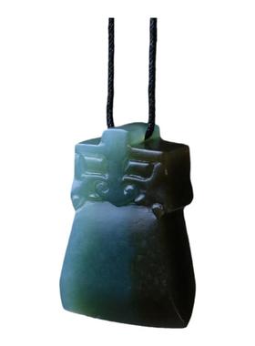 原创设计吊坠和田玉兽面玉斧青花