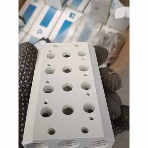 下单前咨询亚德客AirTAC汇流排16-L-U，全新未用，原包装，多孔