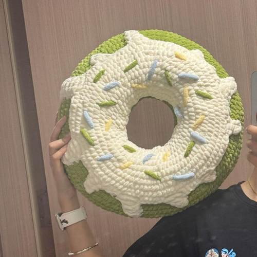 甜甜圈抱枕钩织毛线编织冰条线手工diy材料包送礼物冬天毛绒可爱