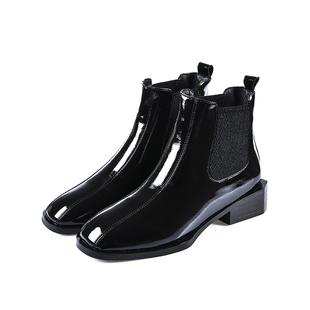 女靴2025秋冬新款方头平跟短筒英伦风马丁靴漆皮百搭加绒里短靴子