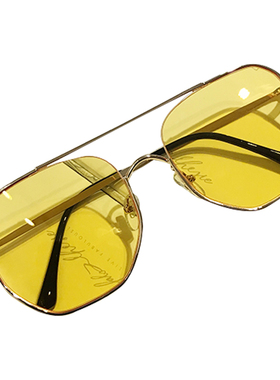 网红街拍墨镜女圆脸男士