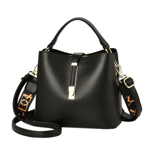 夏季女士小包包时尚网红手提水桶包爆款百搭单肩斜挎包宽肩带女包