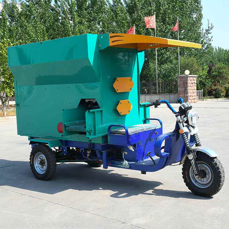 电动三轮撒料车 养殖场喂料车 牛羊饲料自动投喂车 圣时厂家供应