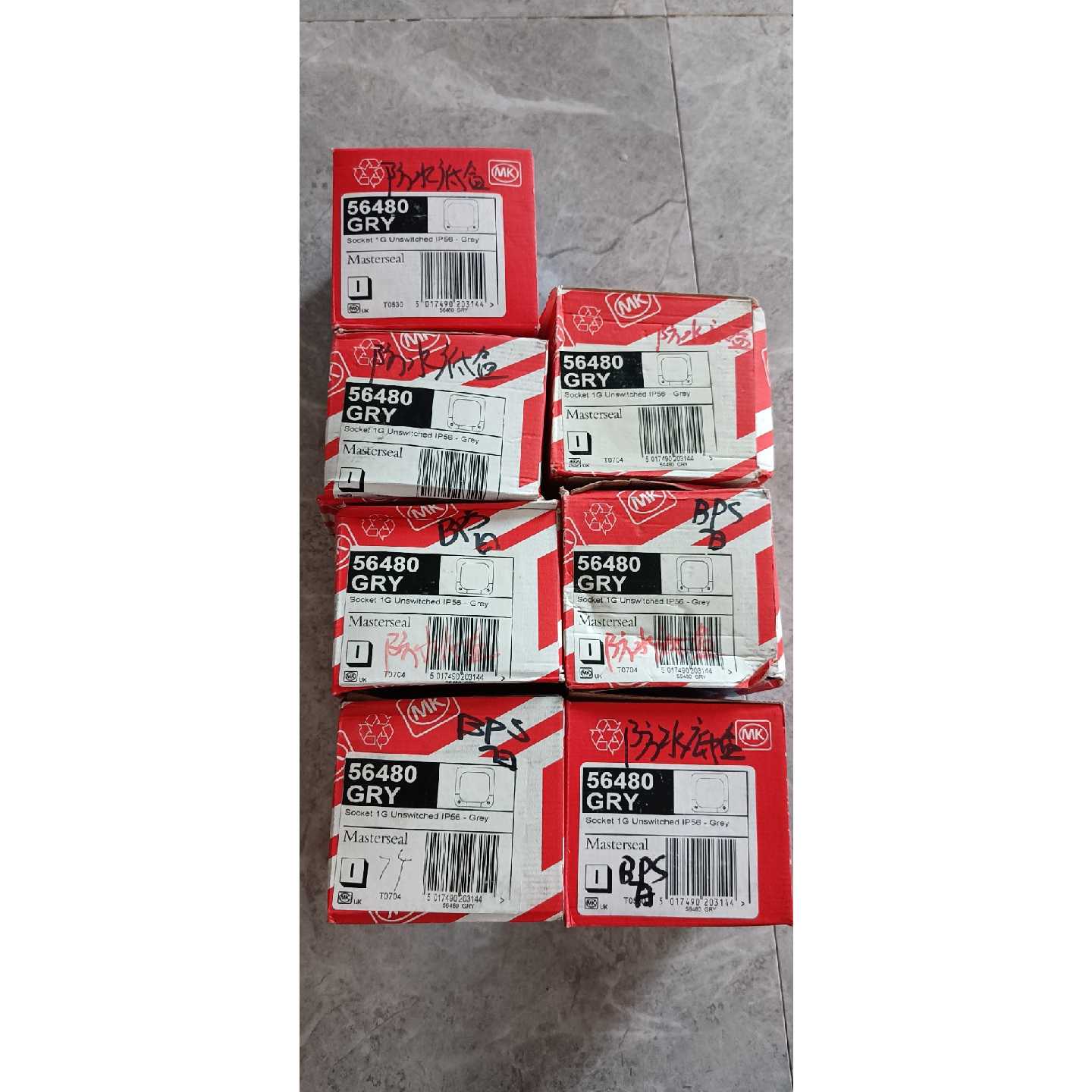 议价-英国MK开关(明装IP56防水开关)56480GRY有3只;