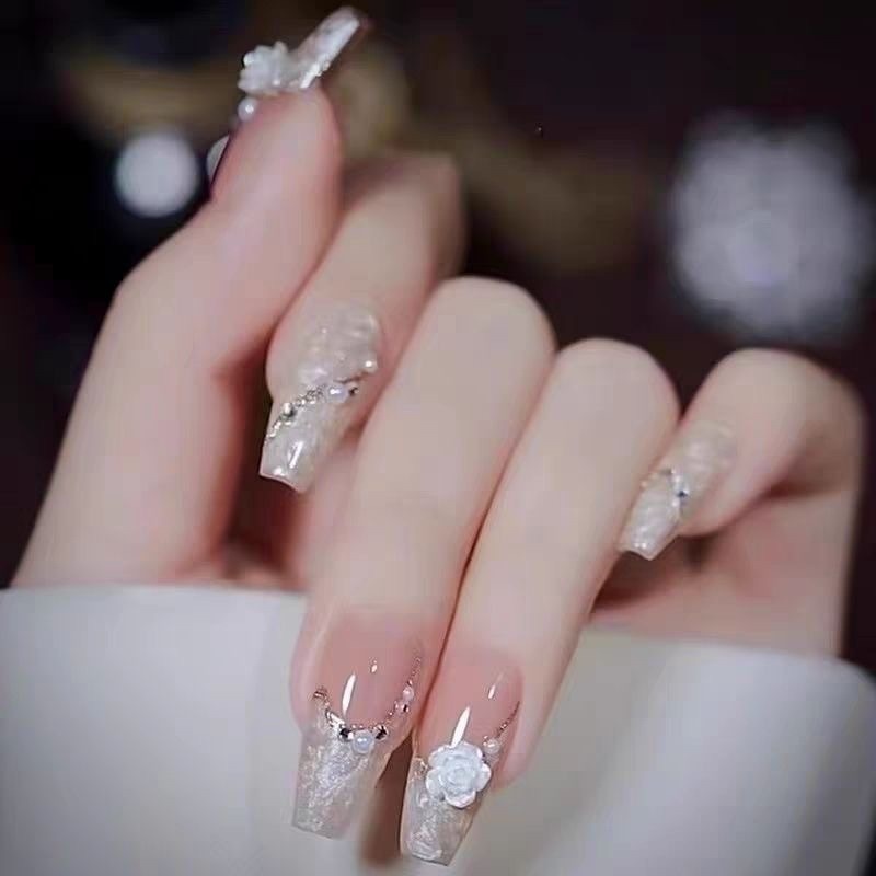 新款山茶花穿戴甲高级感显白手工定制婚纱照新娘美甲指甲贴片现货