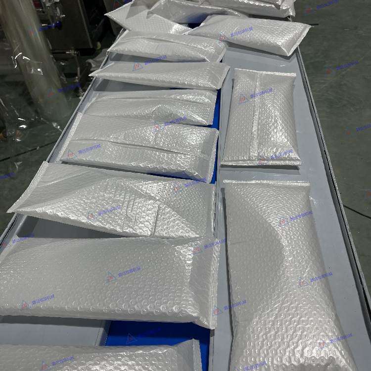 电商珠光膜枕式包装机 气泡膜自动包装机快递袋套袋机鹏远包装机