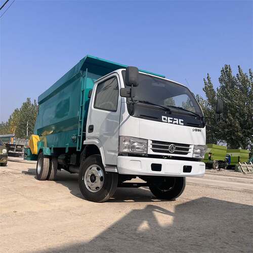 畜牧养殖场电动3方牛舍喂草机干湿两用日粮混合搅拌撒料一体设备