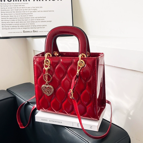 焐包女妻?022新粲麇槔棼Мэн Цинбинь锸锸锳Fashion Brother