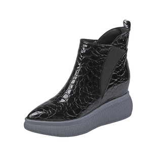 欧美2025秋冬新款女鞋漆皮尖头厚底坡跟马丁靴一脚蹬内增高短靴女