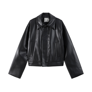 COLN短款皮衣不过腰的长度恰好抬高身形 又是皮衣衬得你飒爽时髦