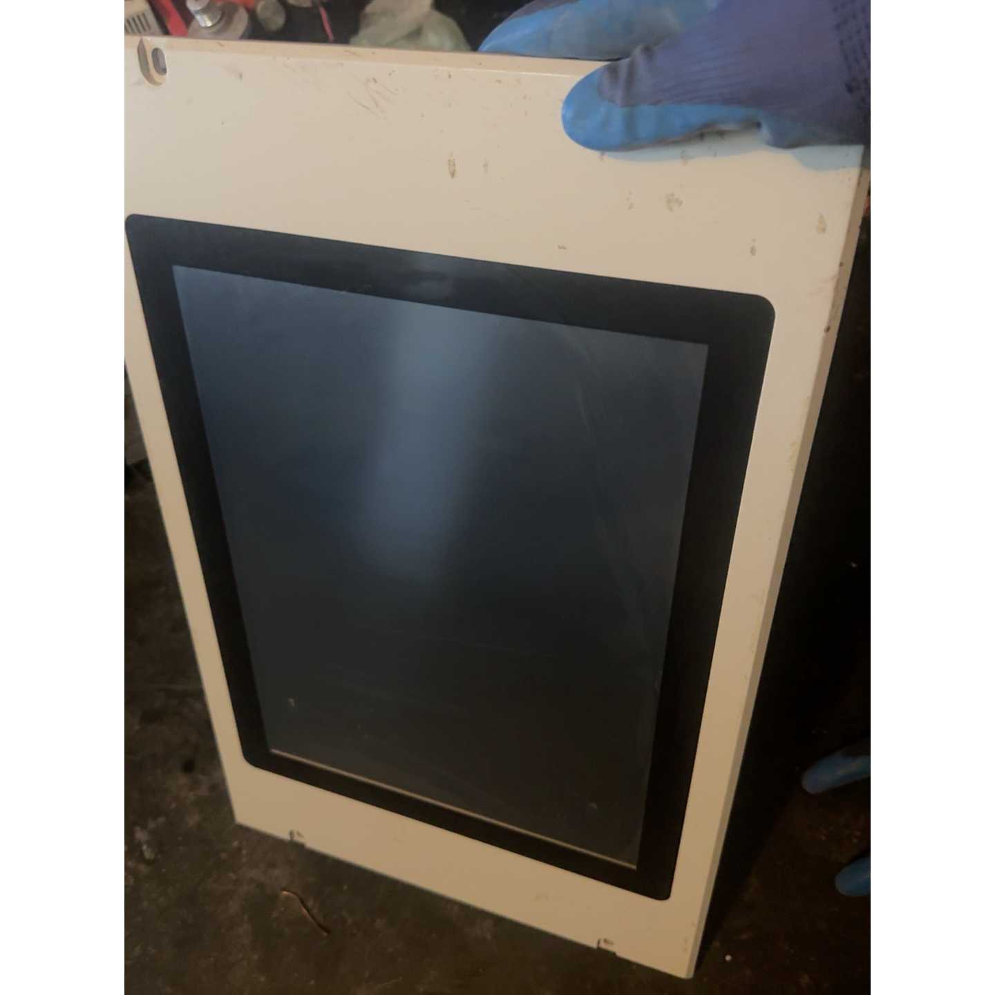 议价工业显示器,12V供电,带多个接口(VGA、USB、网口等)