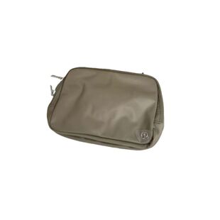 lululemon代购 Everywhere Belt Bag瑜伽运动休闲防水腰包斜跨1L
