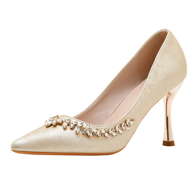 香槟水钻缎面尖头细跟新娘婚鞋