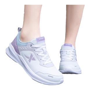 特步女鞋跑步鞋2025冬季新款皮面休闲鞋子初中生加绒棉鞋运动鞋女