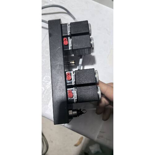 议价瑞士流体电磁阀阀组，型号CH-1290，24V/5W，拆机件