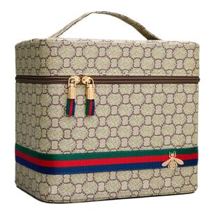 大牌化妆包女2025新款高端大容量便携式外出化妆品收纳盒箱带镜子