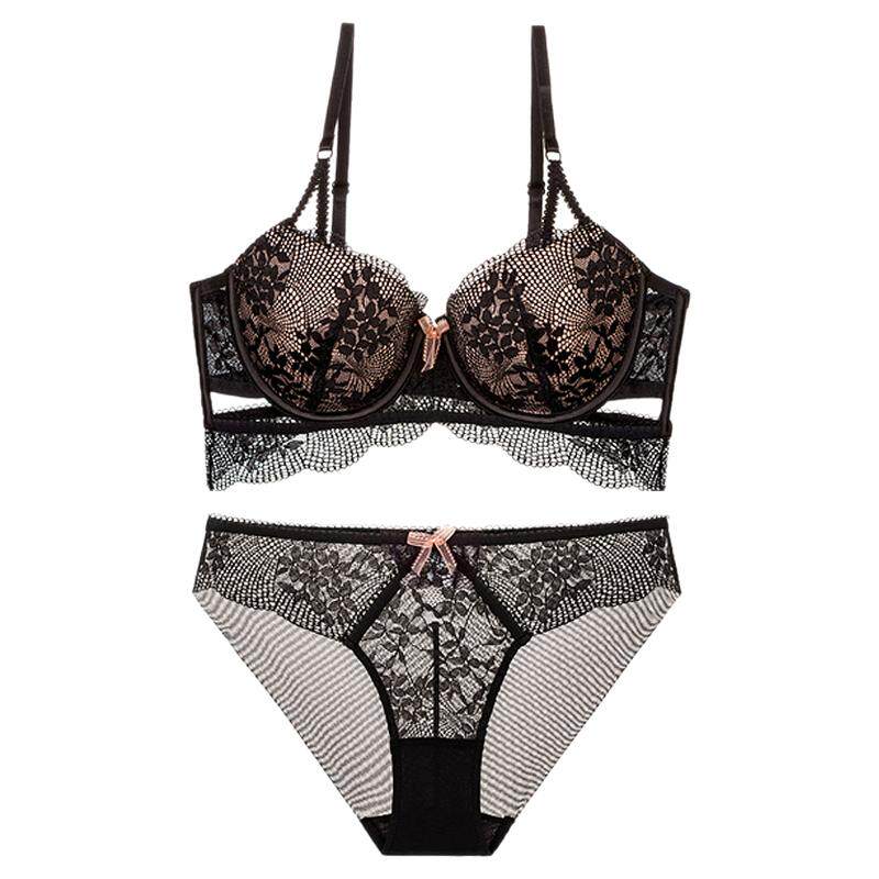 小胸显大聚拢文胸上薄下厚上托