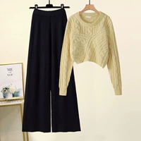 Желтый свитер, черный комплект