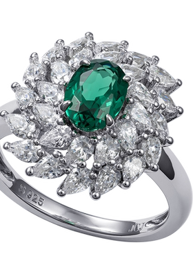 绿色宝石装点的花边设计