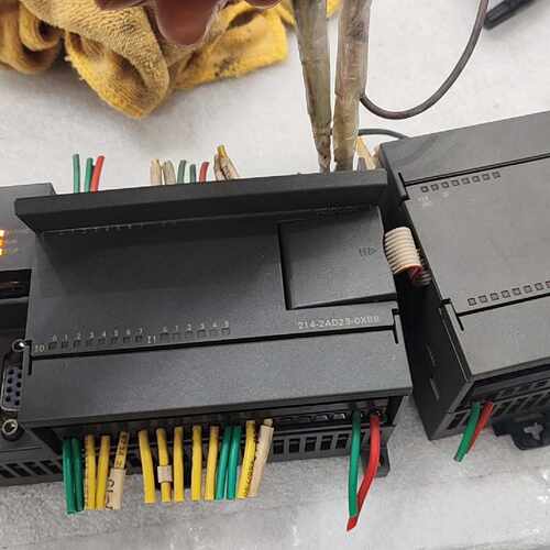 溢价-20和19年PLC一套，型号：CPU 6ES7 214