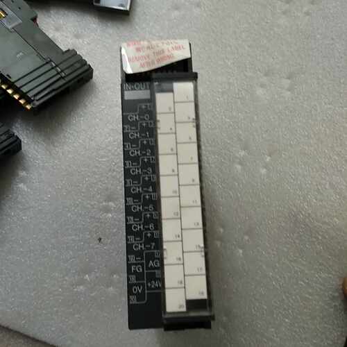 询价idec  FA-3S，PF3S-AD8B2实物图