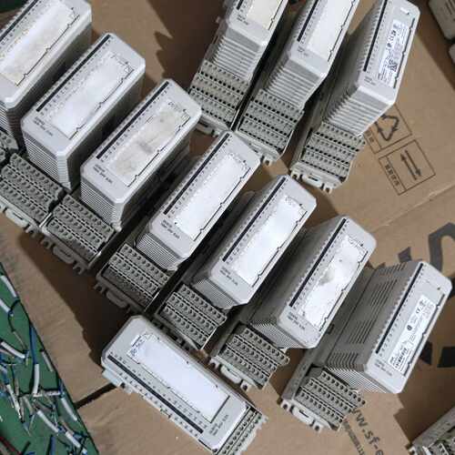 溢价- DI810模块3个，DO810模块8个。，带