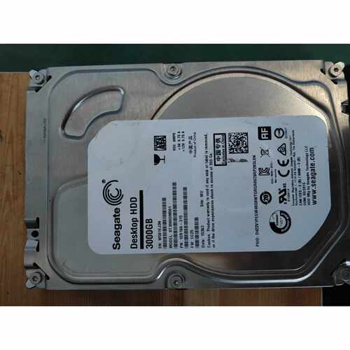 希捷3000G机械硬盘，型号ST3000DM001，3.5寸