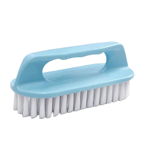 手握塑料小刷子硬毛地板刷家用多功能洗鞋清洁刷衣服刷鞋刷墙面刷