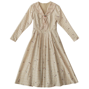 脸儿艺 复古蝴蝶结 淡雅文艺竖格子 通身小碎花刺绣 修身连衣裙