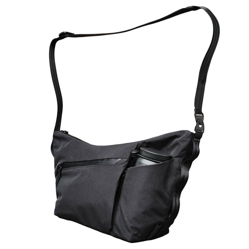 男士机能休闲多功能斜挎包可带水杯小众数码户外通勤旅行单肩包男