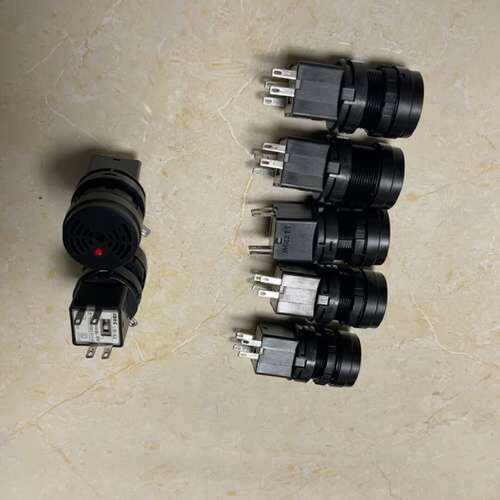 议价IDEC和泉蜂器 AC/DC224V.  LW-X4