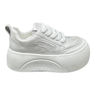 爆款厚底小白鞋女增高轻便小个子面包鞋2026春季显脚小松糕板鞋潮