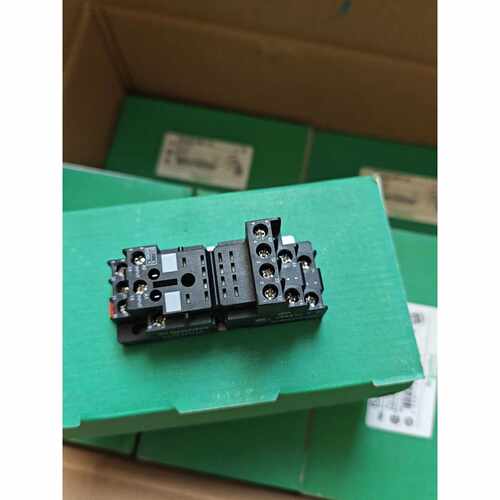 询价下单施耐德继电器底座RXZE2M114，全新正品，每盒10只，共