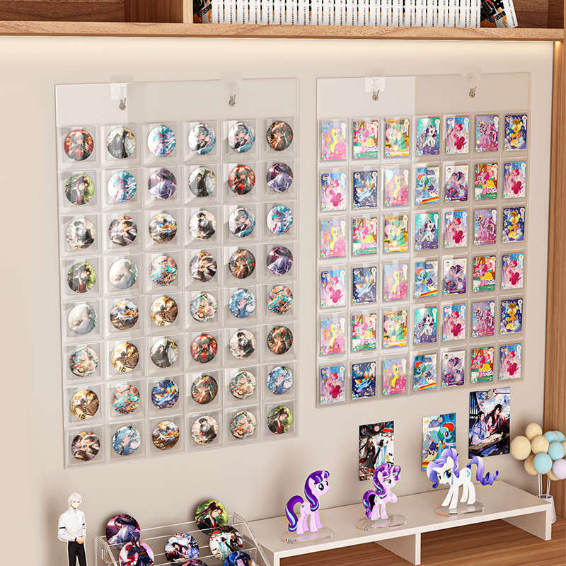 卡片展示墙透明谷子闪卡膜识字卡挂壁式分隔防尘小马吧唧收纳挂袋