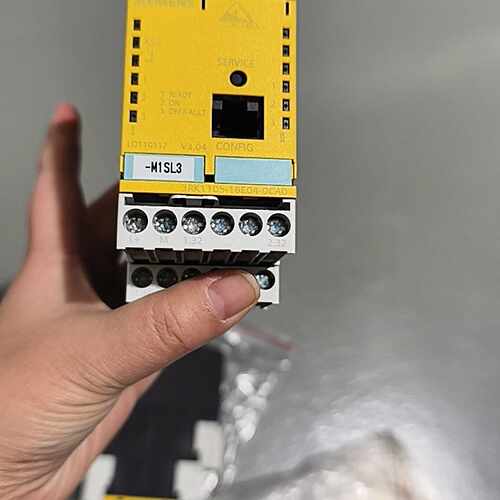 溢价-安全继电器  嘎嘎板正！！！3RK1105-1BE04